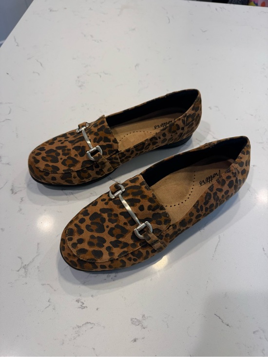 Trotters Shoes - Women’s Trotters Comfort Leopard Print Loafer shoes size 9.5